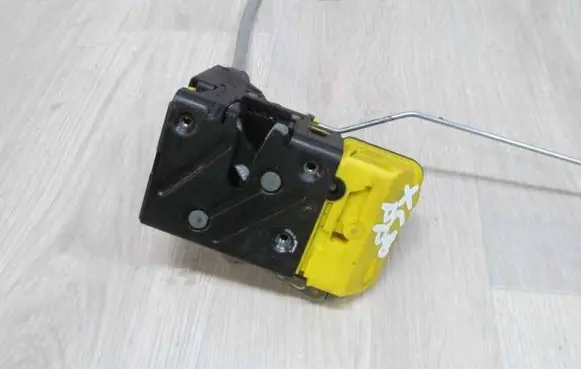 Volvo XC90 Front door lock 30663043 31920