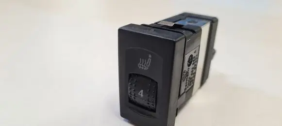 Volkswagen PASSAT B5 Seat heating switch 3B0963563A