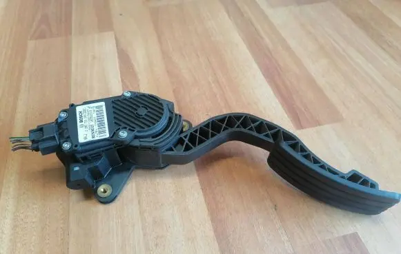 Renault Laguna III Accelerator throttle pedal 180050001R 0280755085