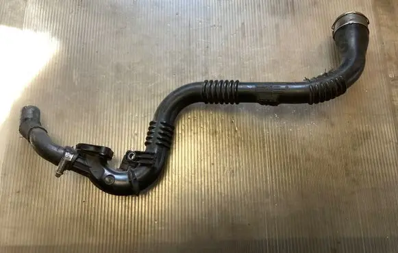 Intercooler hose/pipe