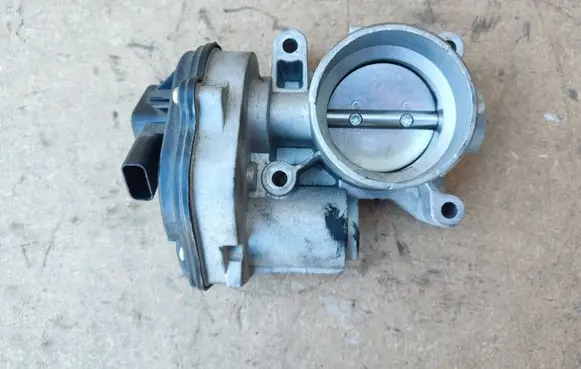Ford Focus C-MAX Throttle valve VP4M5U9E927DC VP1F9U0E928AC