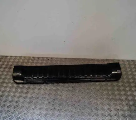 Trunk/boot sill cover protection