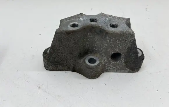 Jeep Cherokee Engine mounting bracket 68141736AC
