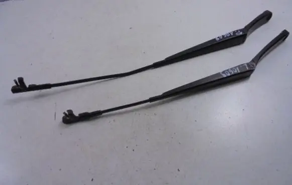 Skoda Octavia Mk2 (1Z) Front wiper blade arm 1Z1955409