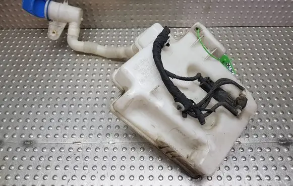 Volkswagen Golf V Windshield washer fluid reservoir/tank S27698246 1K0955453Q 1K6955651