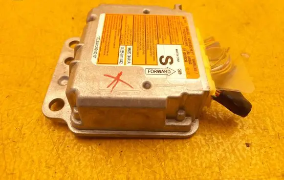 Nissan Leaf I (ZE0) Airbag control unit/module 988203NA1A