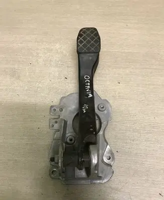 Skoda Octavia Mk2 (1Z) Brake pedal 1K2721057AN