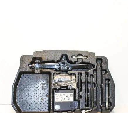 Mercedes-Benz GL X166 Other trunk/boot trim element A1668991821 A1645830302