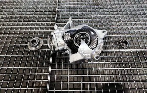 Mercedes-Benz GLC C253 Front differential A205335020120 A2053350201