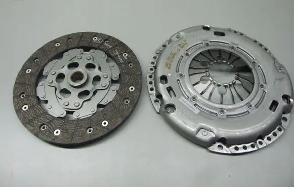 Volkswagen Golf I Clutch set kit 3082299335