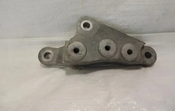 Opel Antara Gearbox mounting bracket X00650