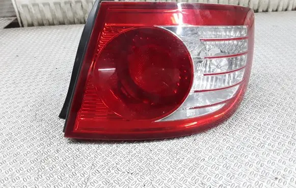 Hyundai Elantra Rear/tail lights 50318B