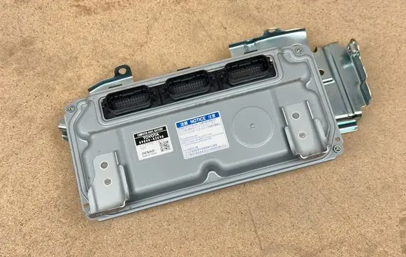 Toyota RAV 4 (XA50) Battery control module 8989042090