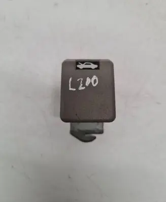Mitsubishi L200 Engine bonnet (hood) release handle