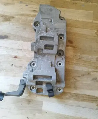 BMW 1 F20 F21 Engine mounting bracket 8506863 174786