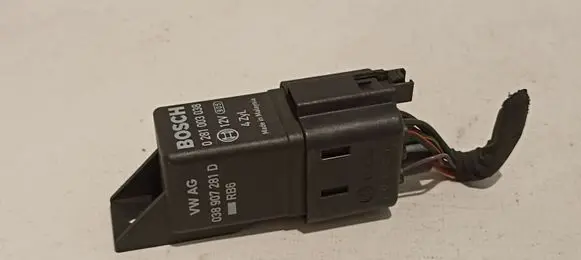 Volkswagen PASSAT B6 Glow plug pre-heat relay 038907281D