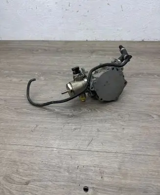 Audi A4 S4 B8 8K Fuel injection high pressure pump 06J145100G