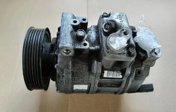 Volkswagen Golf V Air conditioning (A/C) compressor (pump)