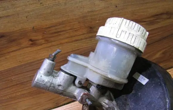 Mitsubishi Colt Master brake cylinder