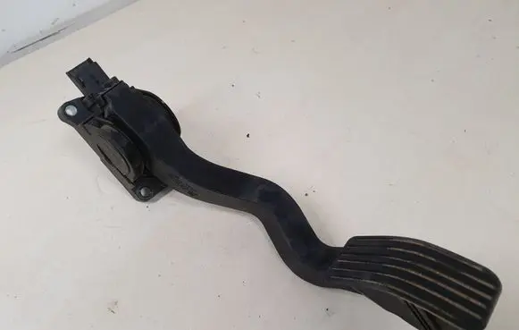 Peugeot 307 Accelerator throttle pedal 9645851580
