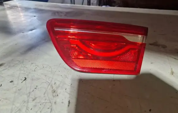 Jaguar XE Tailgate rear/tail lights