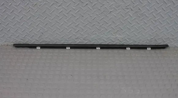 Hyundai Kona I Front door trim (molding) 82220J9000