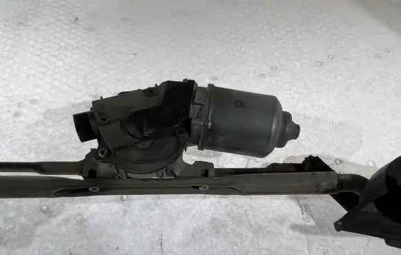 Mazda 6 Front wiper linkage and motor