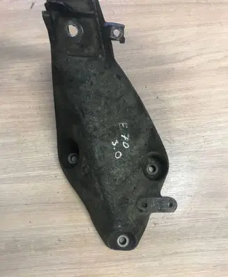 BMW X5 E70 Engine mounting bracket 6787489 72871110