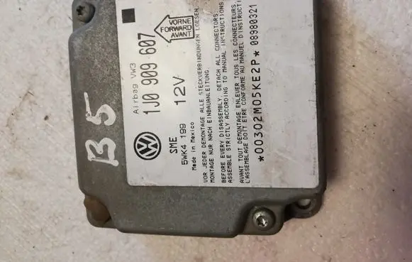 Volkswagen PASSAT B5 Comfort/convenience module 1J0909607
