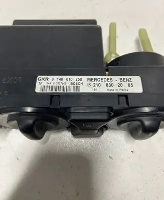 Mercedes-Benz E W210 Climate control unit 2108302885 9140010258