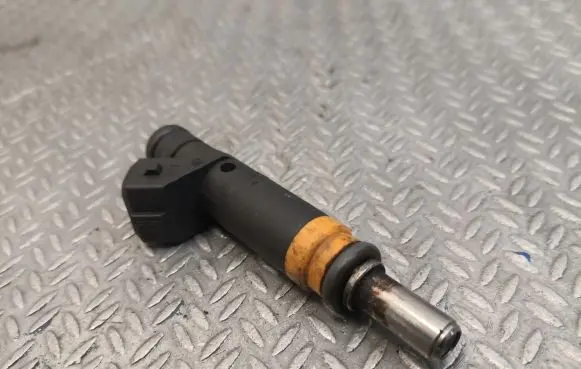 BMW 7 E65 E66 Fuel injector 7506924