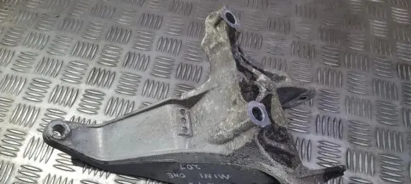 Mini One - Cooper R50 - 53 Engine mounting bracket