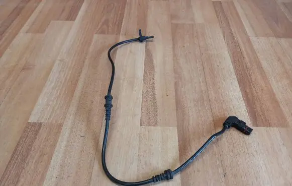 Mercedes-Benz B W245 ABS brake wheel speed sensor A1695401117 A1695401417 A1695400417