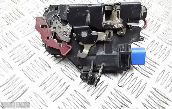 Audi A3 S3 8P Front door lock
