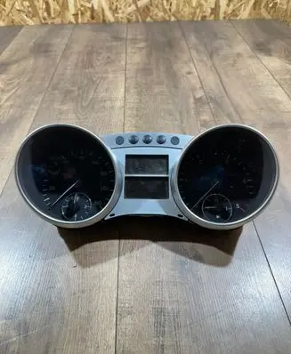 Speedometer (instrument cluster)