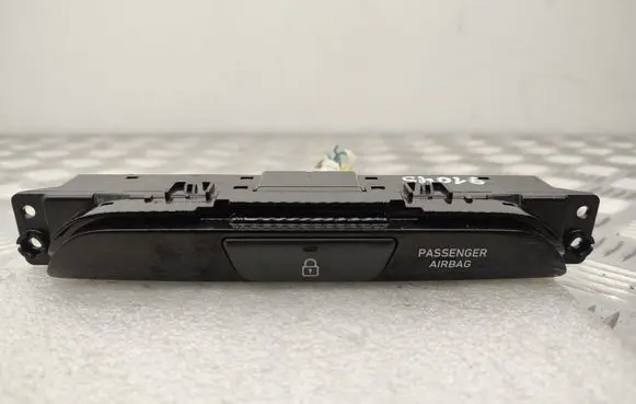 Hyundai i30 Central locking switch button 93770G4000