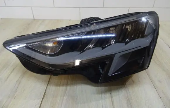 Audi A3 S3 8V Headlight/headlamp 8Y0941011