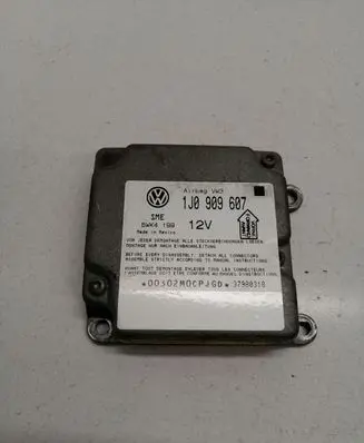 Volkswagen PASSAT B5 Airbag control unit/module 1J0909607 37980318