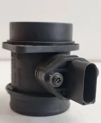 Audi A4 S4 B5 8D Mass air flow meter 06A906461D 0280218032