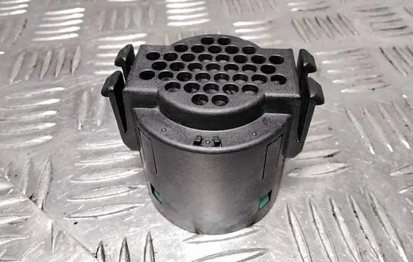 BMW X3 E83 Front door speaker 65818360995