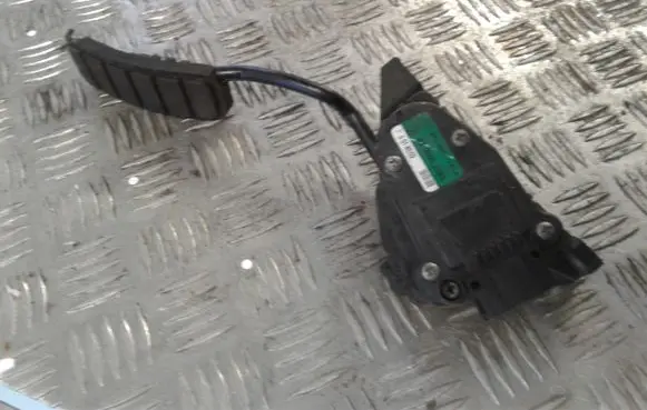 Renault Laguna II Accelerator throttle pedal 8200003393