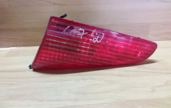 Peugeot 607 Tailgate rear/tail lights