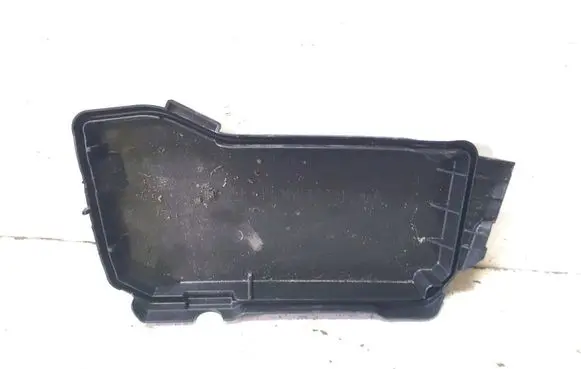 Mercedes-Benz C W204 Fuse box cover A2045400082