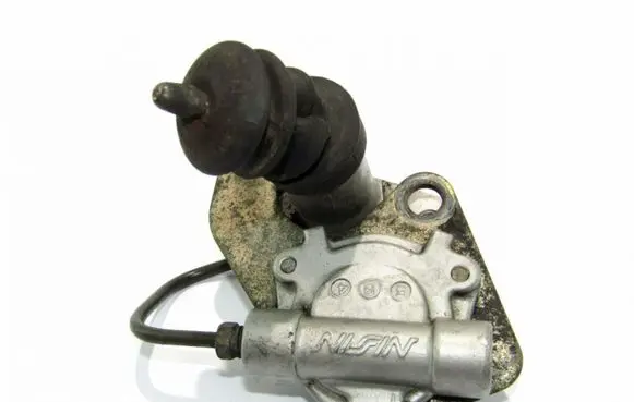 Suzuki Grand Vitara I Clutch master cylinder