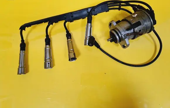 Seat Ibiza II (6k) Spark distributor 030905205AE