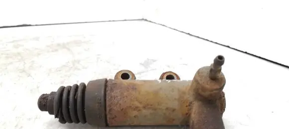 Clutch slave cylinder