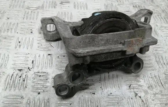 Engine mount bracket