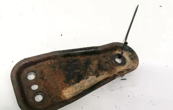 Volkswagen Polo Engine mounting bracket