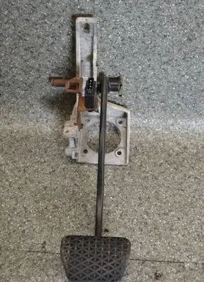 BMW 3 E36 Pedal assembly 1158993