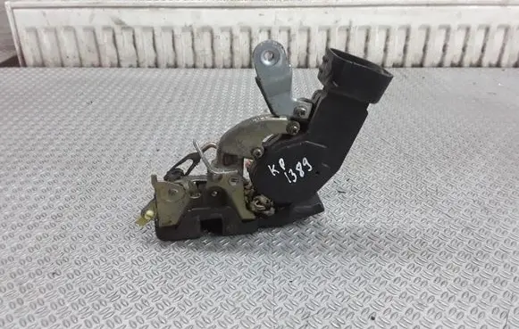 Toyota Hilux (N80, N90, N100, N110) Front door lock